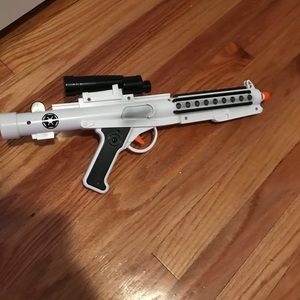 COPY - Storm trooper blaster by Disney
